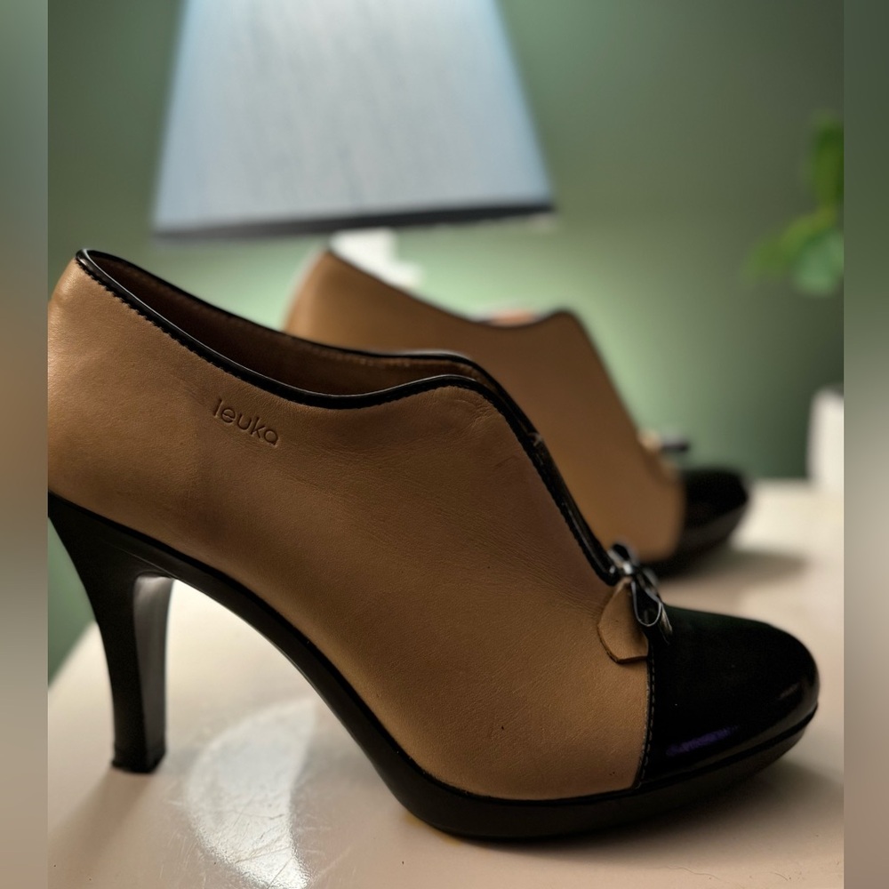 European Leather Bow Top Heels Size 6.5 European Size 37